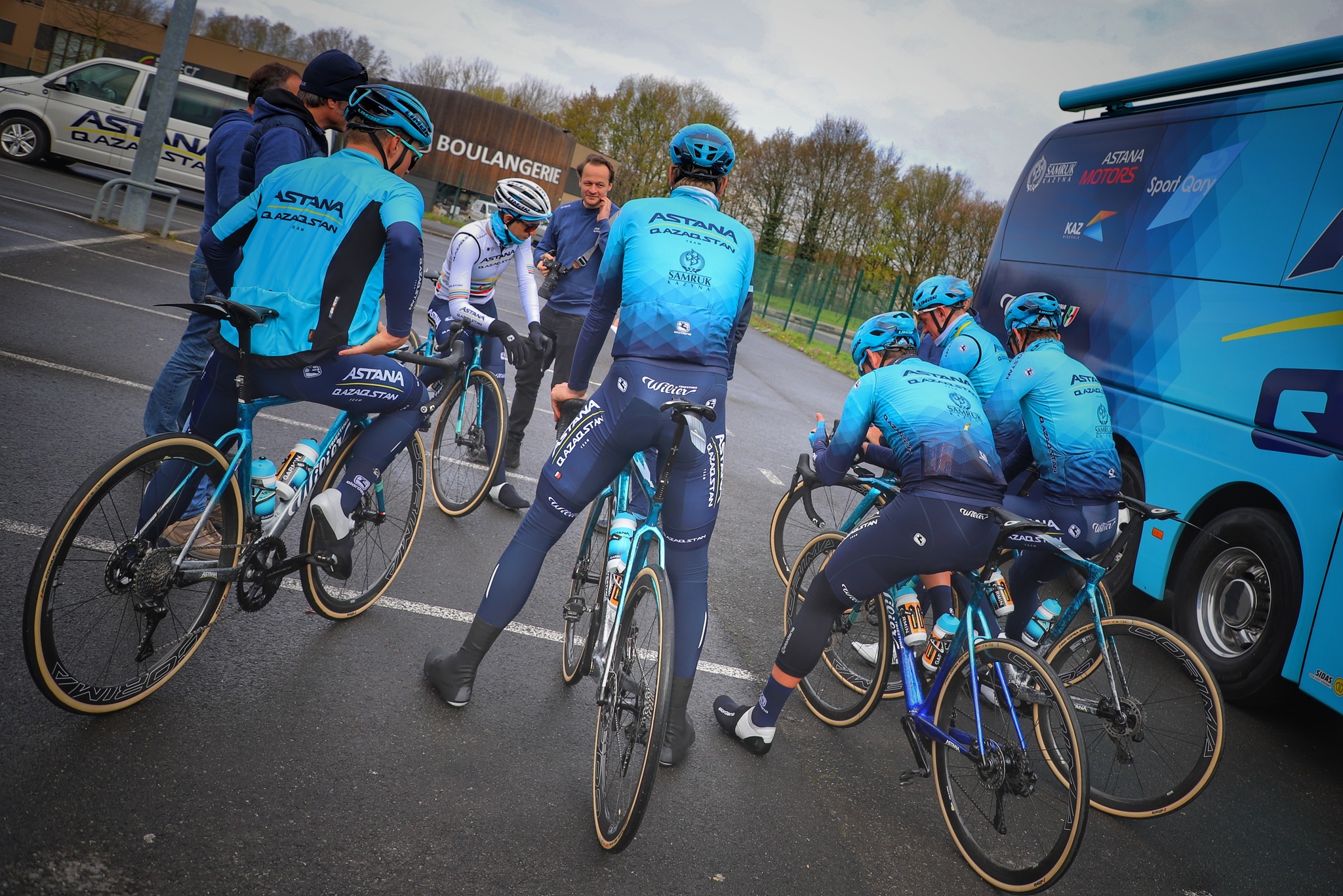 L'équipe Astana, loin au classement UCI.