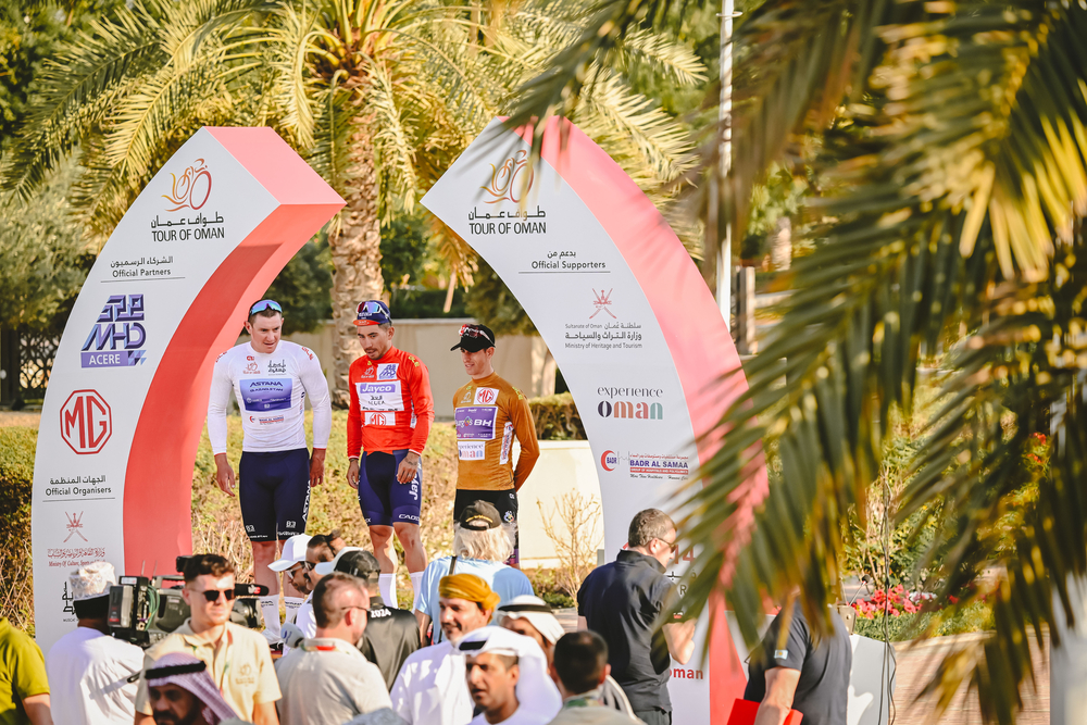 Résumé vidéo de la 1ère étape du Tour of Oman, remportée par Caleb Ewan.