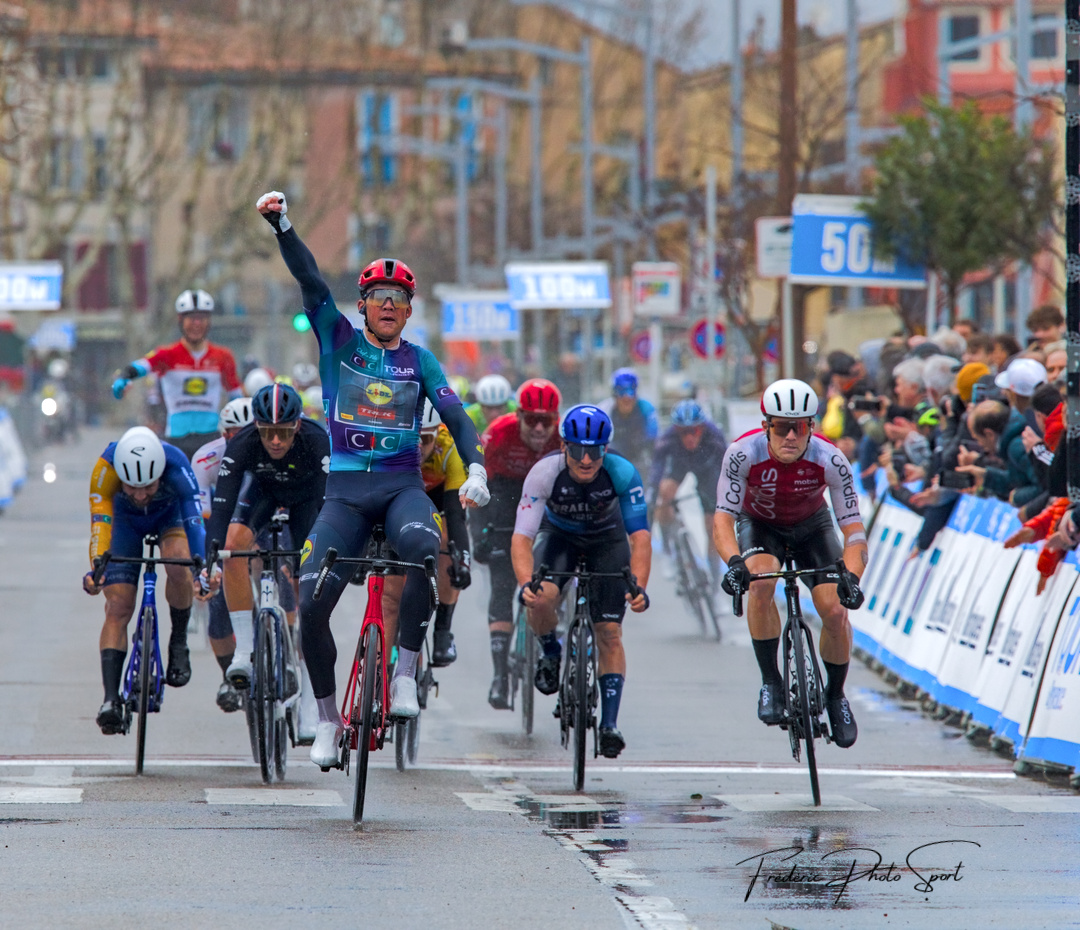 Mads Pedersen remporte la 1ère étape du Tour de la Provence.