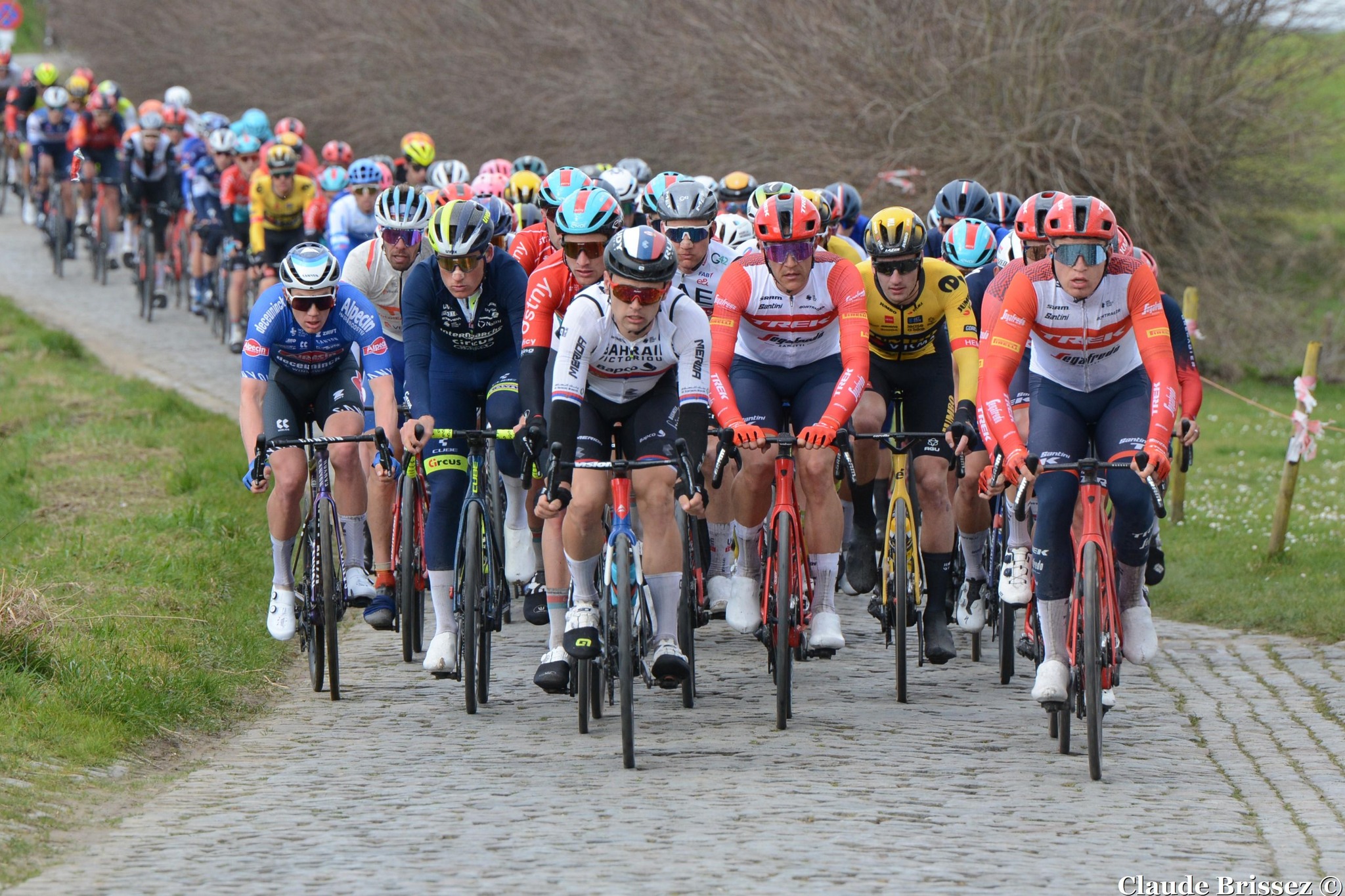 Liste des partants du Omloop Het Nieuwsblad, une course UCI World-Tour.