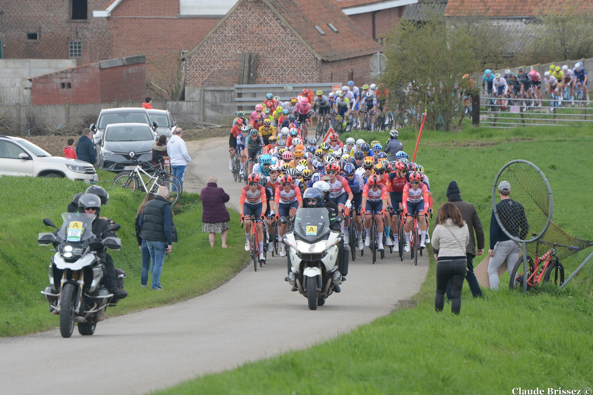 Liste des engagés du Omloop Het Nieuwsblad 2024. Une course UCI World-Tour.