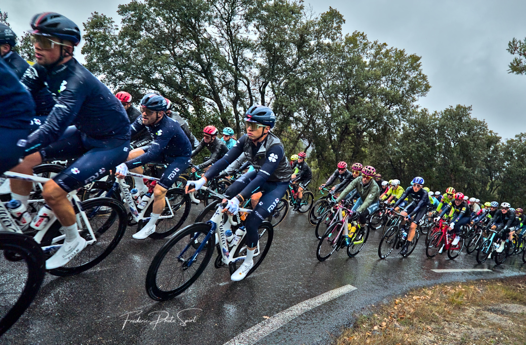 Résumé vidéo de la 2ème étape du Tour de la Provence 2024.