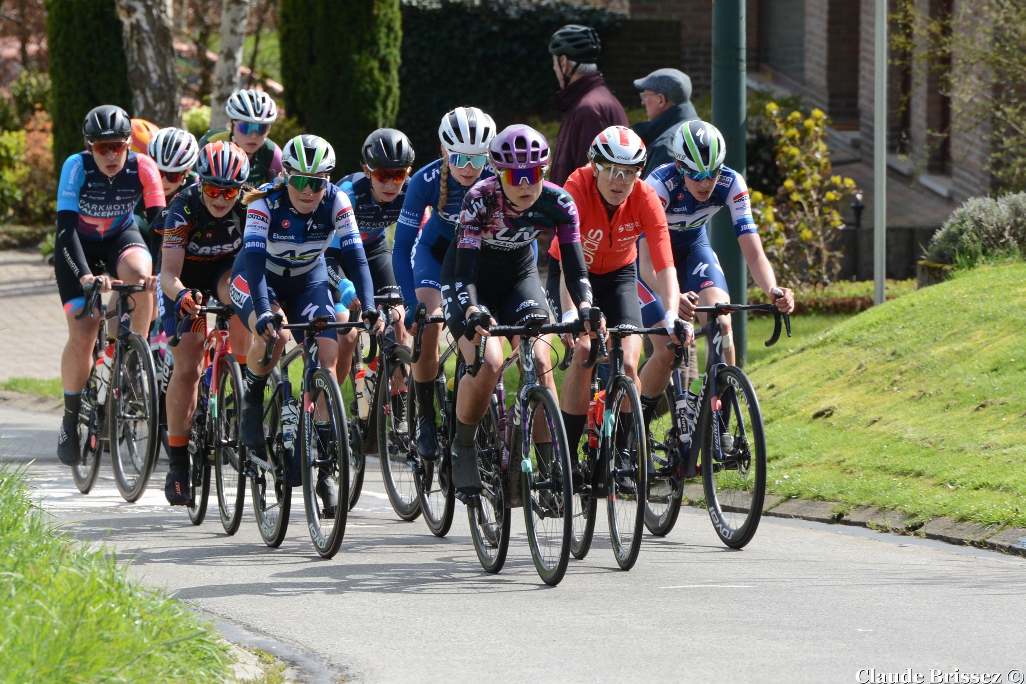Liste des engagées du Omloop Het Nieuwsblad 2024, course féminine UCI World Tour.