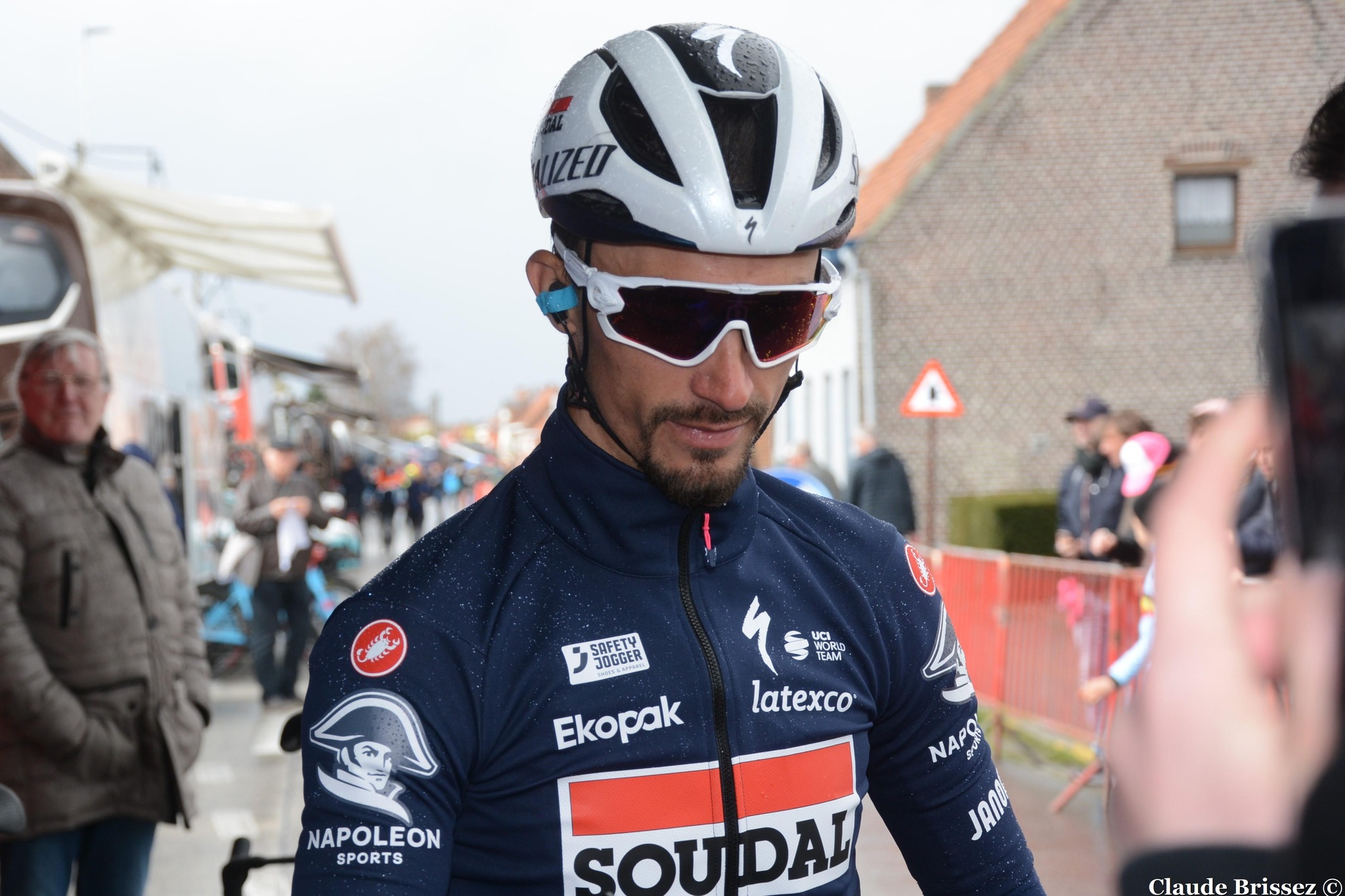 Julian Alaphilippe a abandonné lors des Strade Bianche suite à une chute.