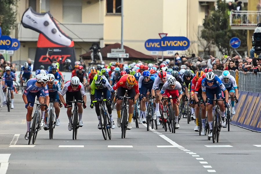 Vidéo du final de la 2ème étape de Tirreno-Adriatico.