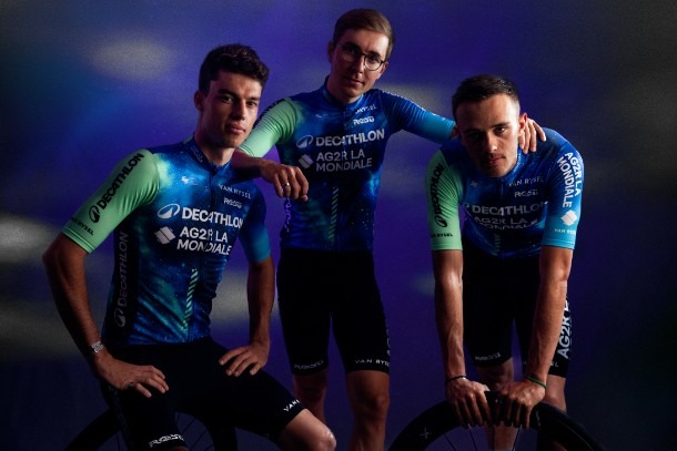 Decathlon Ag2r La Mondiale présente son nouveau maillot