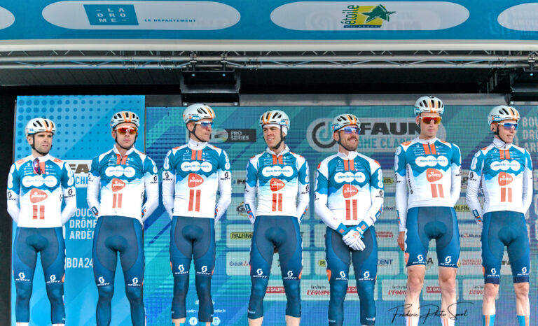 Classement UCI cumulé : DSM Firmenich Post NL fond sur Cofidis