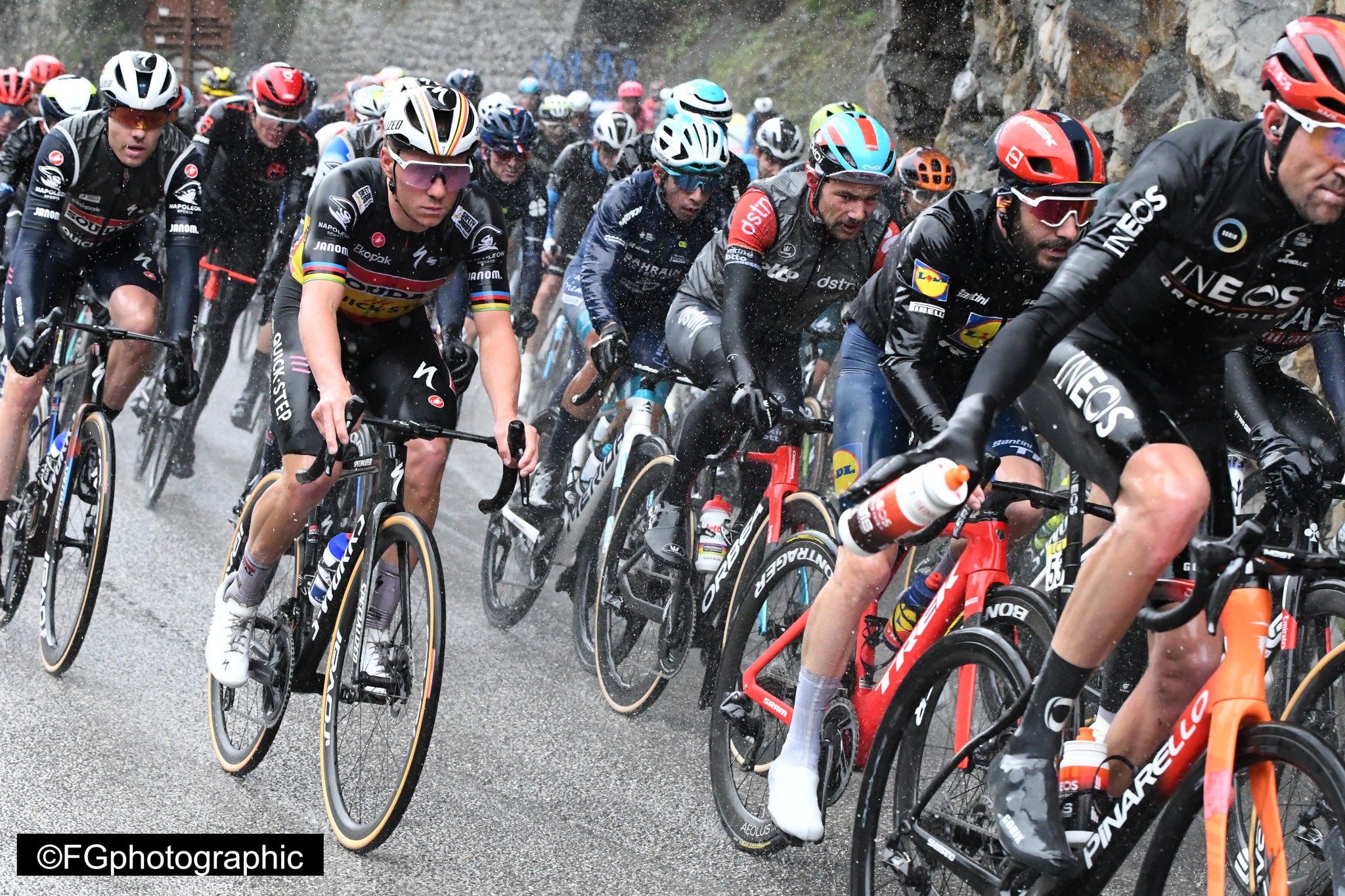 Remco Evenepoel souffre d'une fracture de la clavicule et de l'omoplate