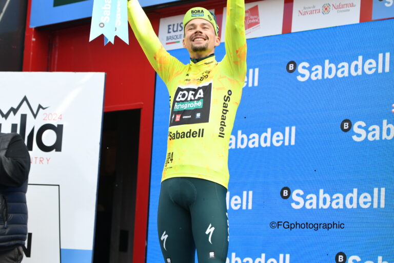 Itzulia Basque Country – Roglic remporte la 1ère étape