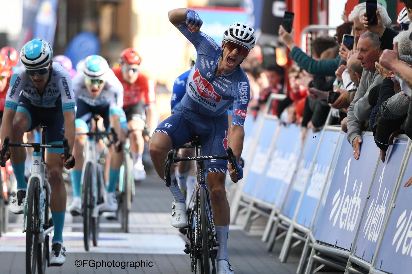 Classement de la 3ème étape de l'Itzulia Basque Country, remportée par Quinten Hermans.