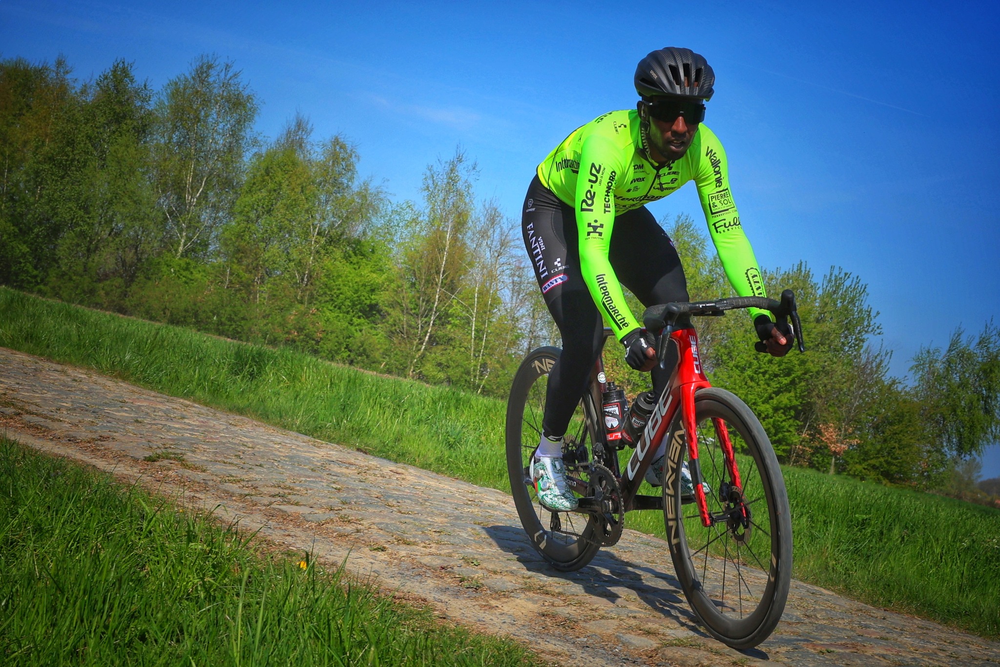 Biniam Girmay s’engage pour trois saisons avec NSN Cycling Team.