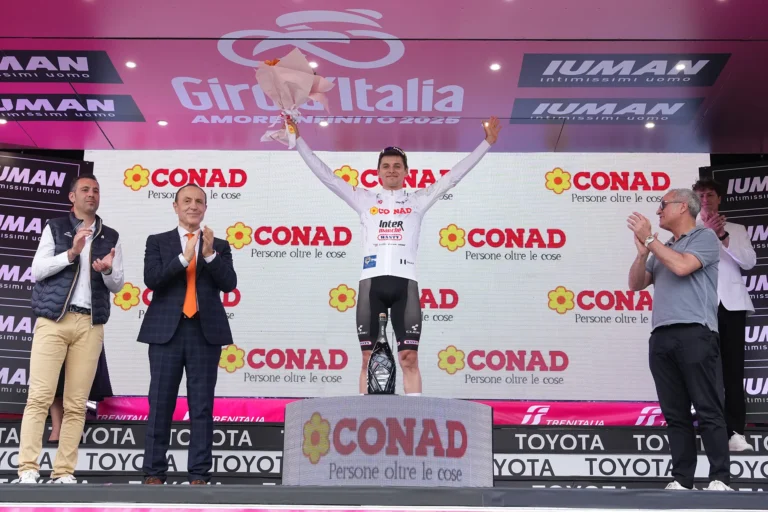 Carton jaune pour le maillot blanc du Giro, pas déclassé !
