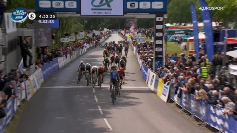 Benoit Cosnefroy remporte le Grand Prix de Plumelec