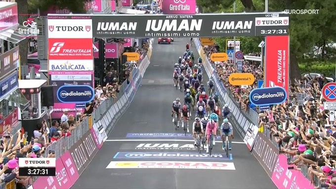Mads Pedersen remporte la 5ème étape du Giro