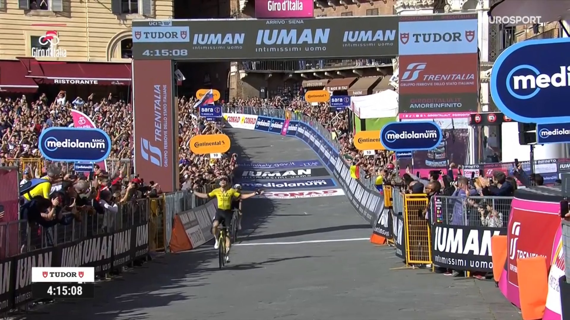 Wout Van Aert remporte la 9ème étape du Tour d'Italie