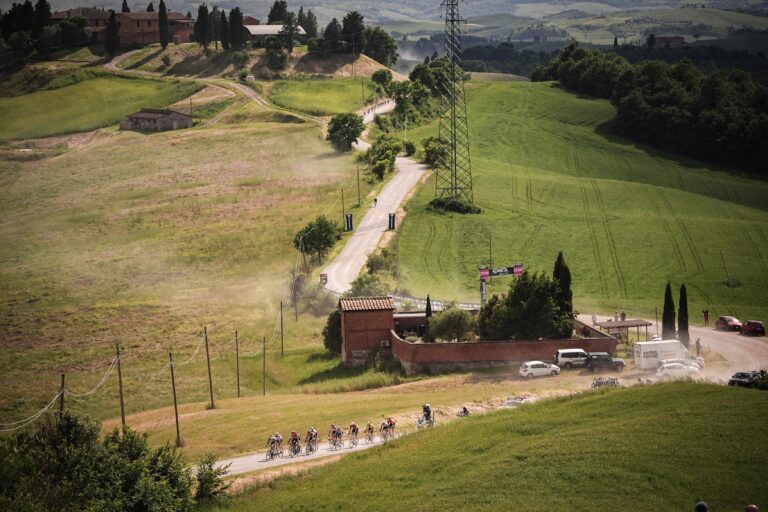Edito : une dose trop forte de chemins blancs pour un Grand Tour