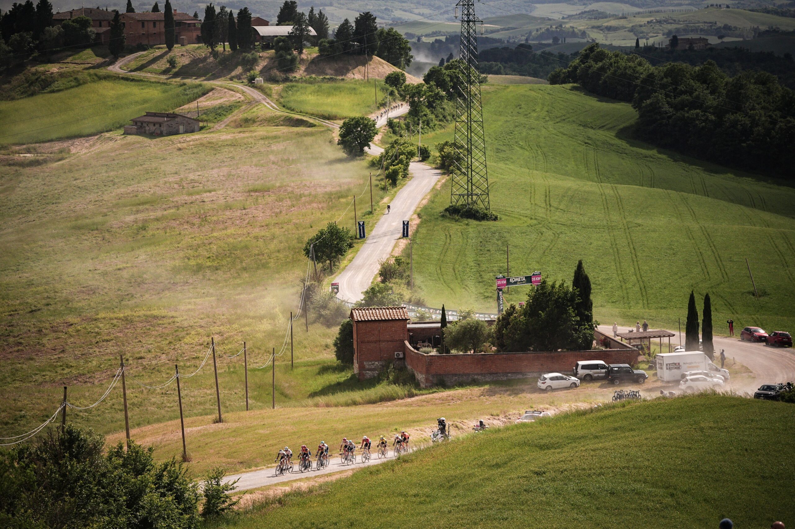 Edito : une dose trop forte de chemins blancs pour un Grand Tour