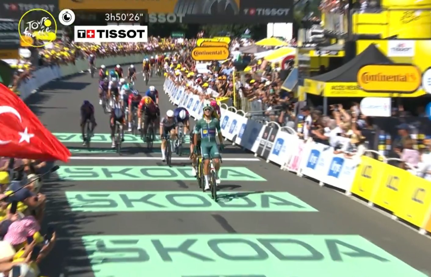 Jonathan Milan remporte la 8ème étape du Tour de France