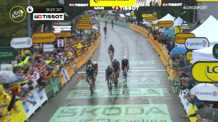 Jonathan Milan gagne la 17ème étape du Tour de France