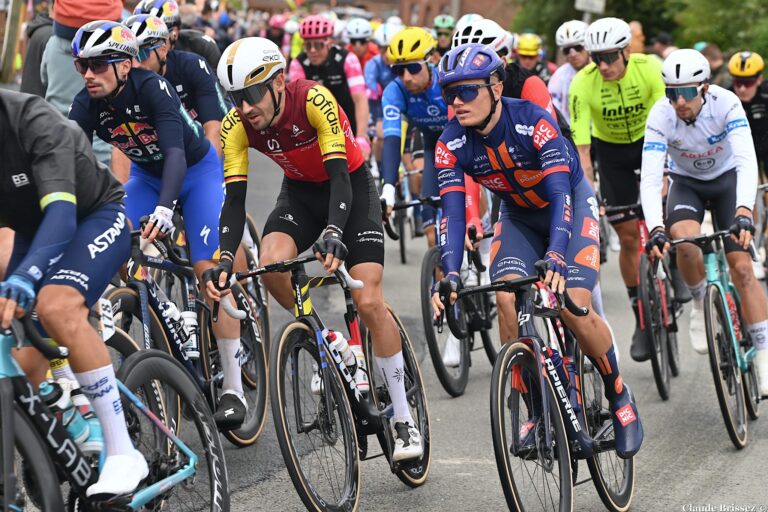 Oscar Onley au départ d'une course australienne en décembre