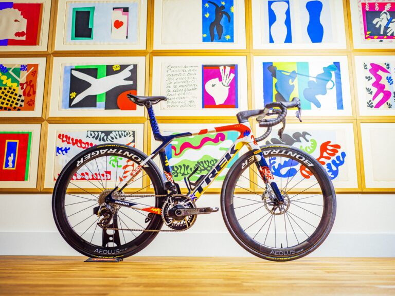 L'équipe Lidl-Trek a présenté une nouvelle peinture de son vélo Trek Madone SLR en vue du Tour de France.