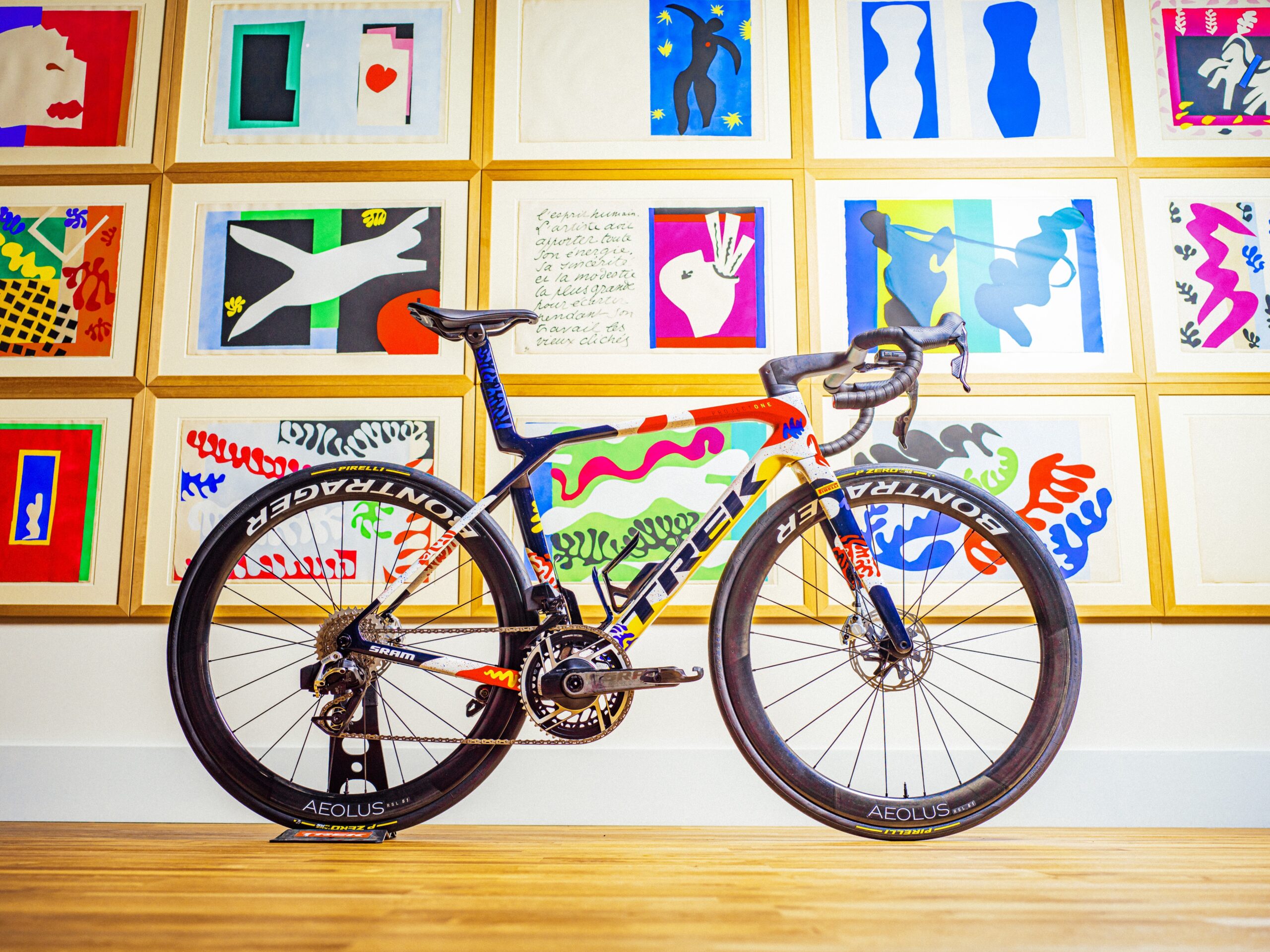 L'équipe Lidl-Trek a présenté une nouvelle peinture de son vélo Trek Madone SLR en vue du Tour de France.