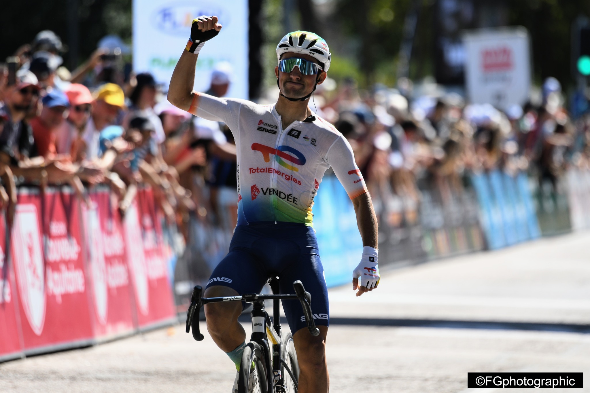Mathieu Burgaudeau, coureur du Team TotalEnergies, annonce sa prolongation pour la saison 2026.