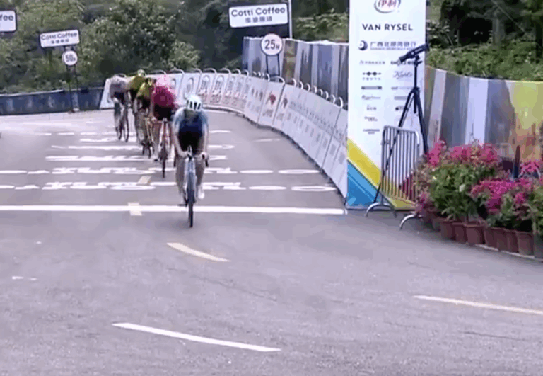 Victor Lafay termine deuxième derrière Paul Double de la 5ème étape du Tour of Guangxi