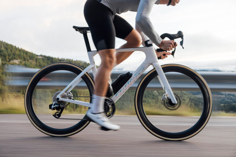 Wilier Filante SLR ID2 – vélo de route aérodynamique développé avec Groupama-FDJ, intégration complète et nouveau système Aerokit.
