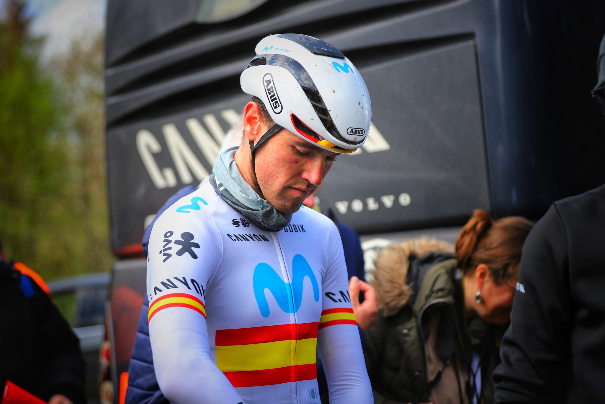 Oier Lazkano lors d’une épreuve sous le maillot de Movistar Team.