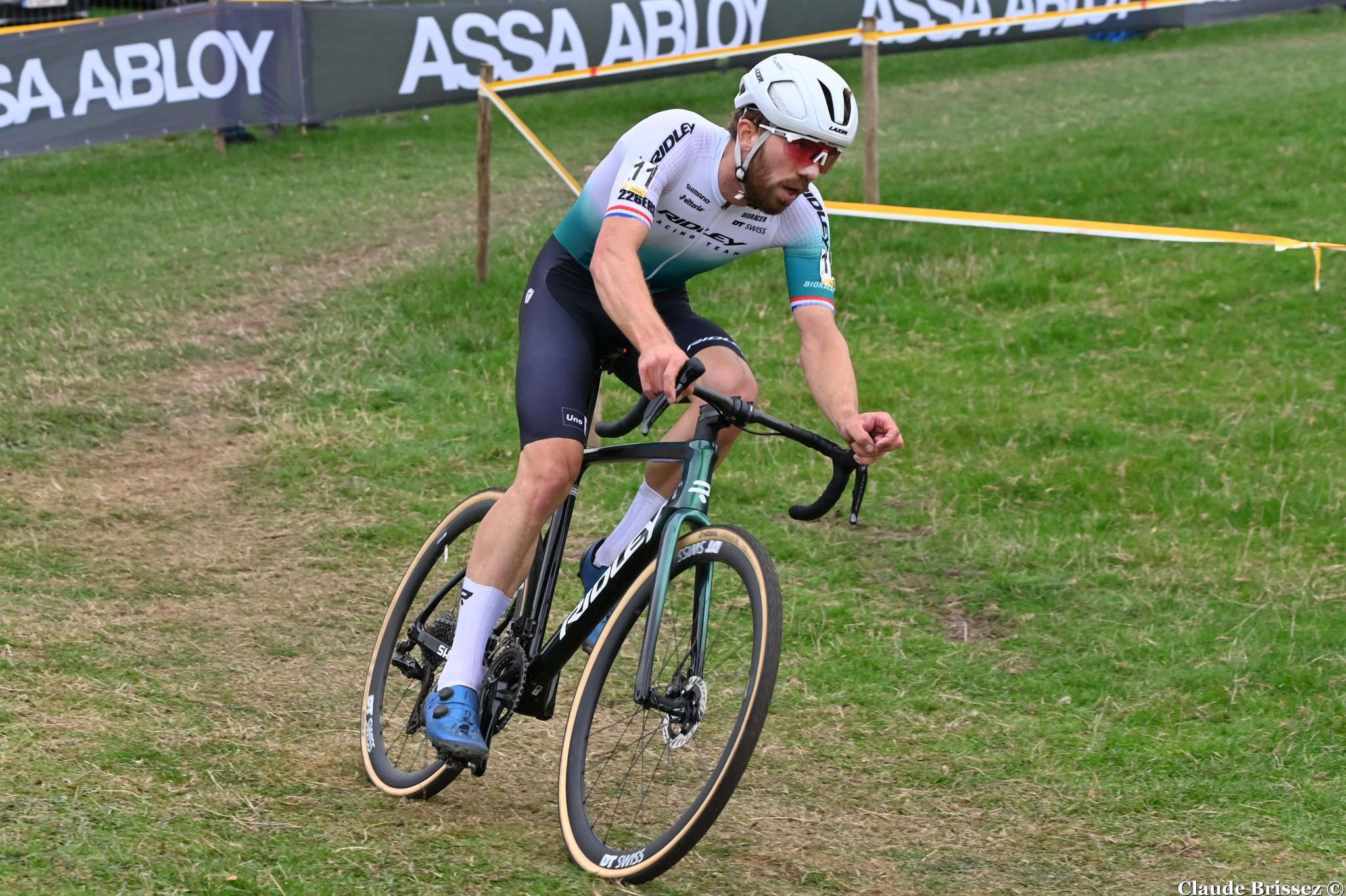 Joris Nieuwenhuis remporte le Exact Cross de Heerde 2025 devant Pim Ronhaar.