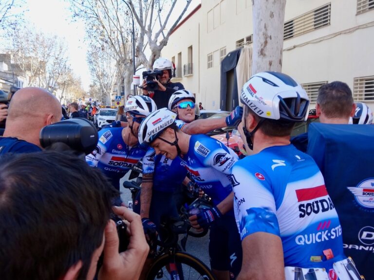 Paul Magnier s’impose au sprint à Fangchenggang lors de la première étape du Tour of Guangxi 2025.