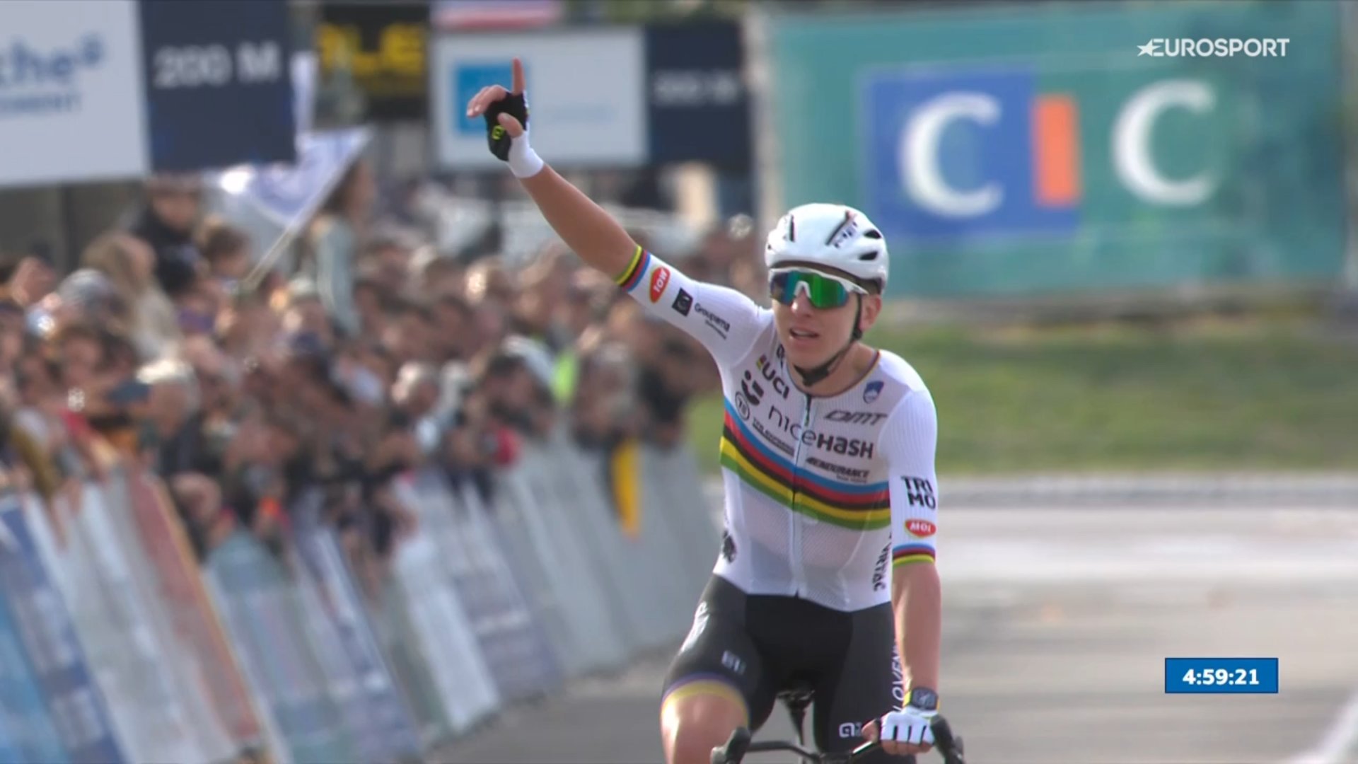 Tadej Pogacar sacré champion d'Europe sur route