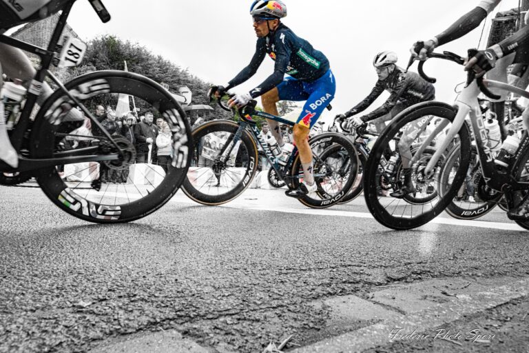 Primoz Roglic lors du Tour de France 2025.