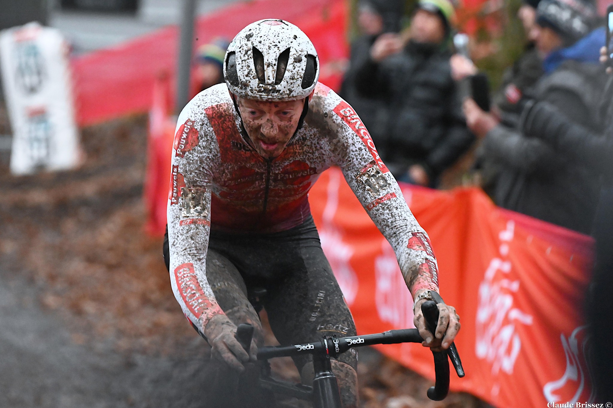 Michael Vanthourenhout remporte le Cyclo-Cross Superprestige de Ruddervoorde 2025 devant Joris Nieuwenhuis et Niels Vandeputte.