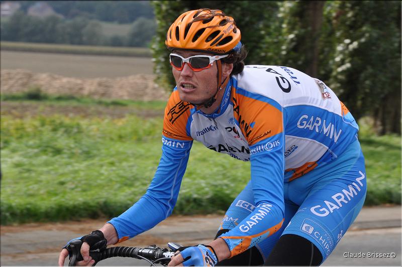 Jurgen Van Summeren franchit en vainqueur la ligne de Paris-Roubaix 2011.