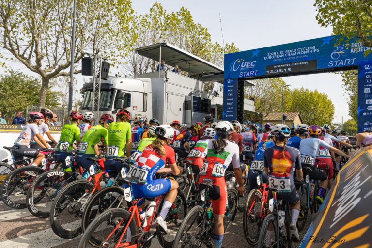 Peloton de coureurs juniors - U19 lors du Championnat d’Europe de cyclisme sur route