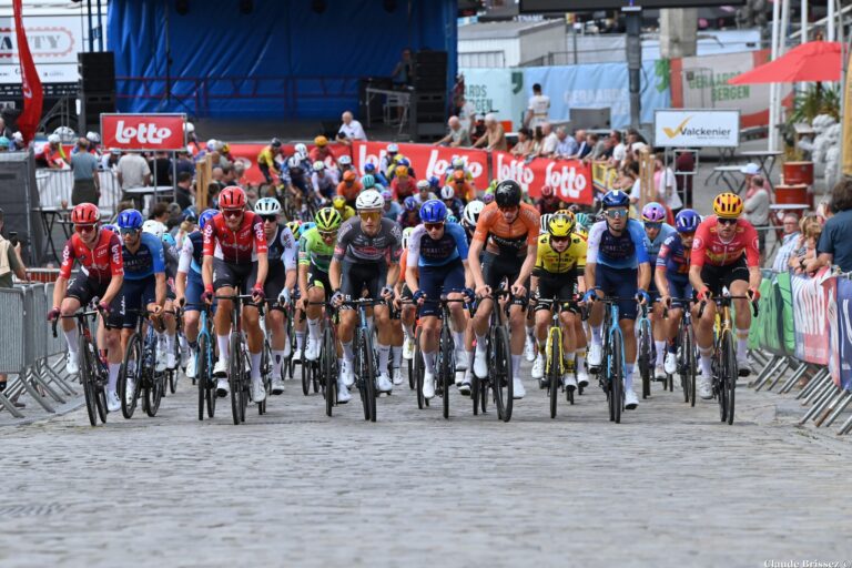 peloton WorldTour en course lors de la saison 2025.