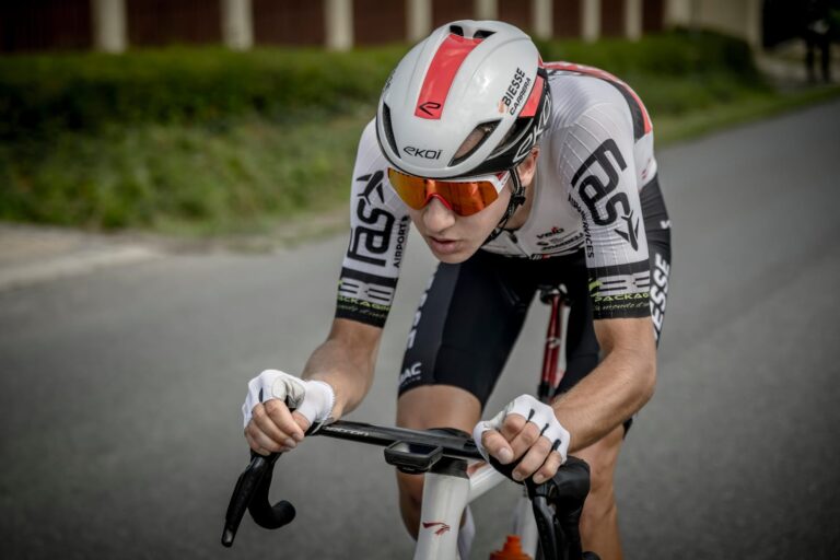 Filip Gruszczynski en course sous le maillot Biesse Carrera Premac en 2025.