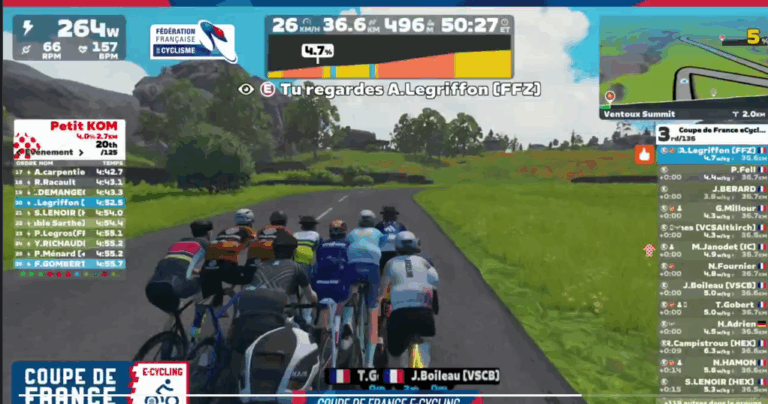 Peloton virtuel en pleine action lors de la manche 2 de la Coupe de France E-Cycling 2025-2026, disputée au format Short Race sur Zwift.