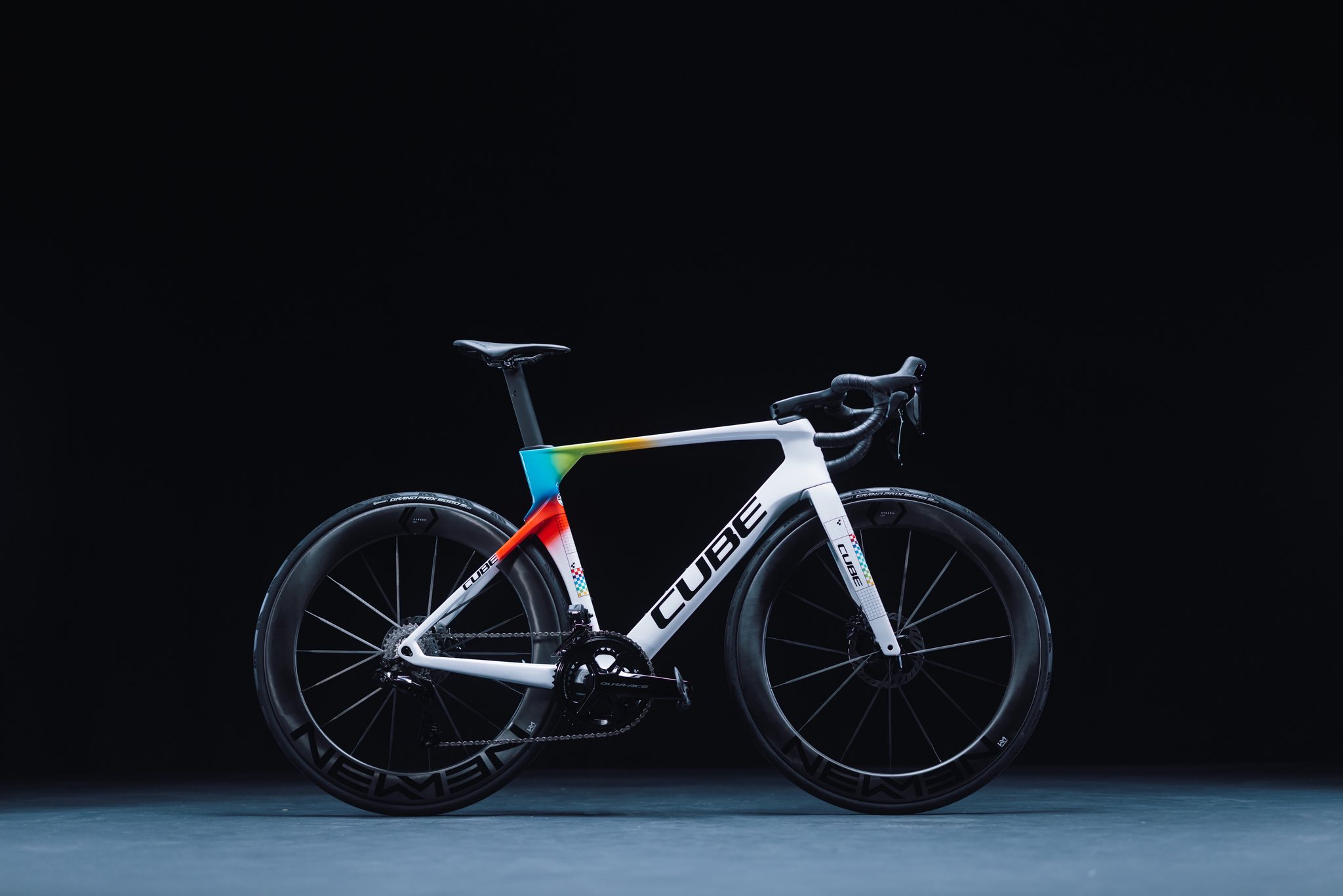 L’équipe Team Total Energies changera de partenaire vélo, passant d’Enve à Cube en 2026.