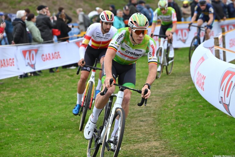 Laurens Sweeck en action lors d’un cyclo-cross, vainqueur de l’épreuve Élite Hommes du Superprestige de Niel.