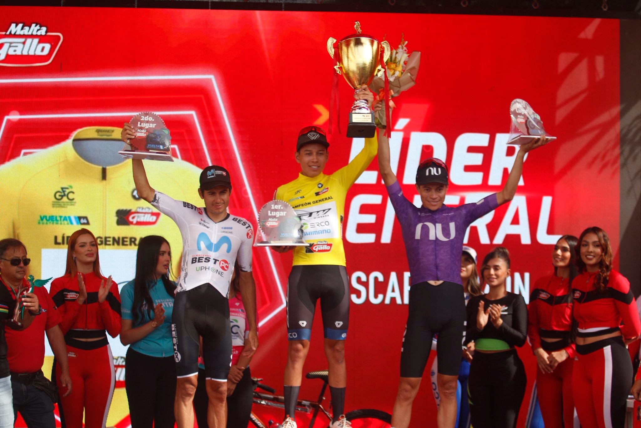 Santiago Garzon célèbre sa victoire finale sur la Vuelta a Guatemala 2025