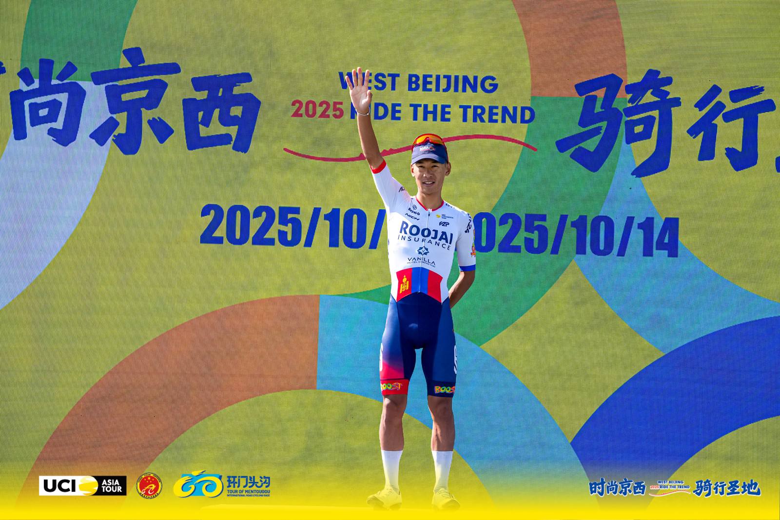 Visuel officiel de Team Roojai annonçant la prolongation de TegshBayar Batsaikhan jusqu’en 2026.