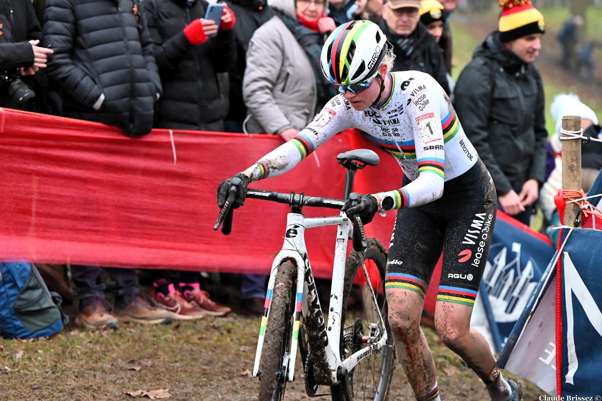 Fem van Empel en action en cyclo-cross lors de la saison 2025.