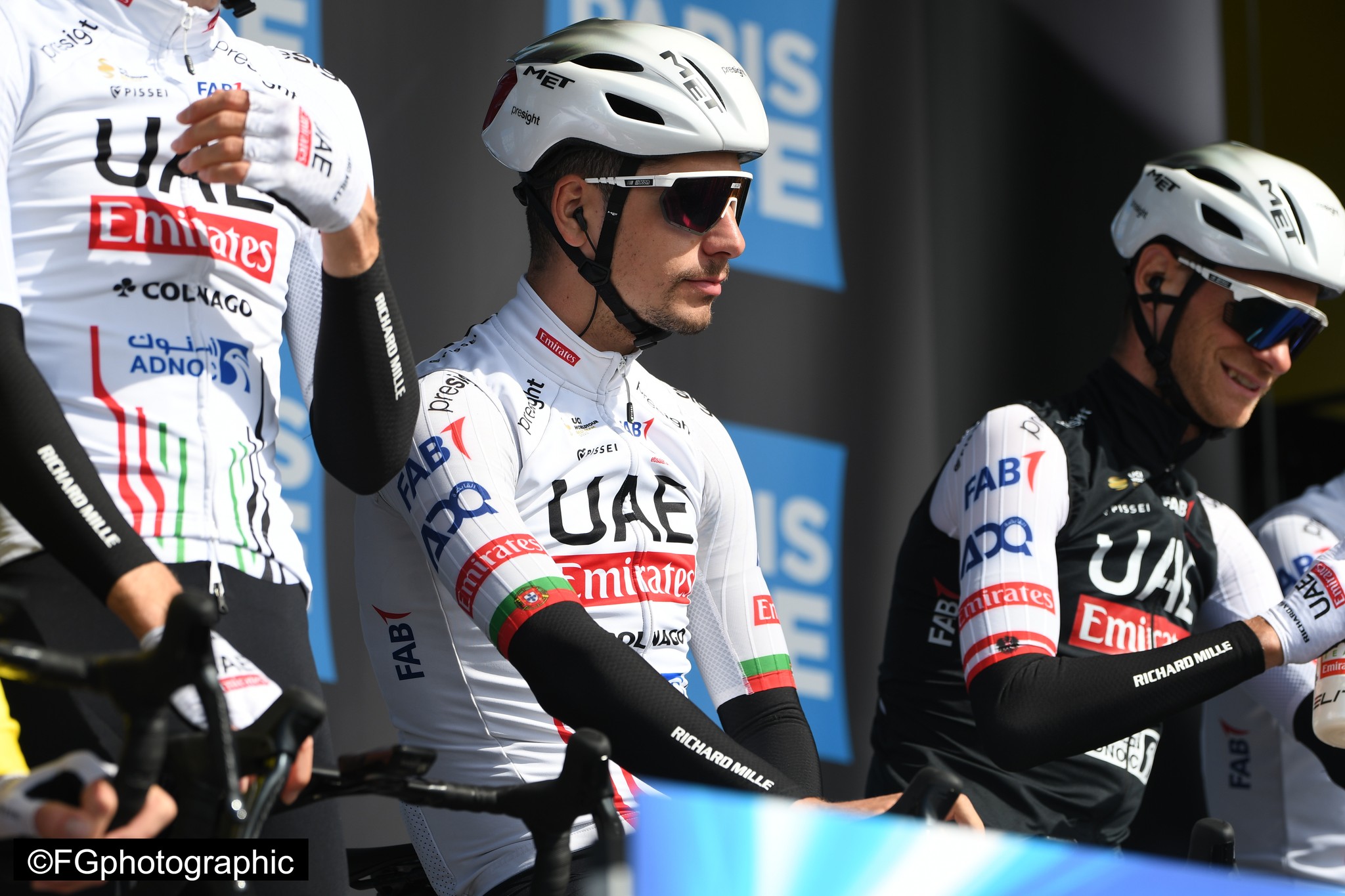 João Almeida avec le maillot UAE Team Emirates-XRG lors d’une course WorldTour