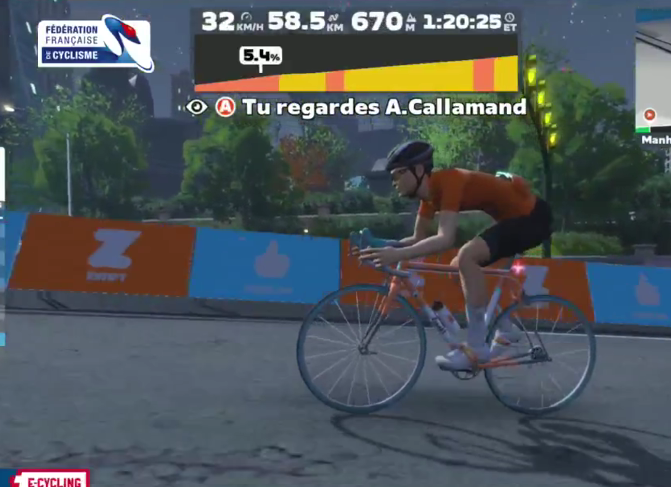 Peloton virtuel sur Zwift lors d’une manche de la Coupe de France e-cycling.
