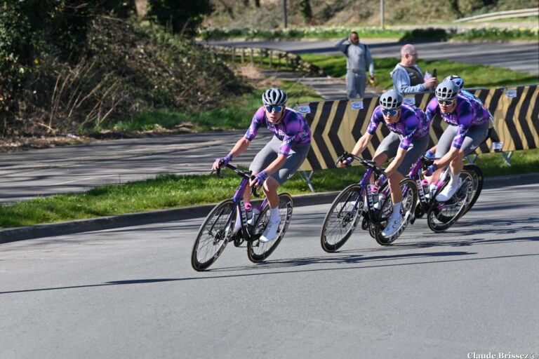 Peloton de GreenEDGE Cycling lors d’une course WorldTour