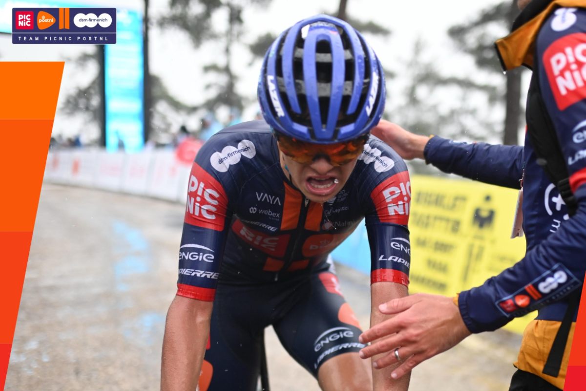 Juan Guillermo Martínez avec le maillot de la Team Picnic PostNL en 2025