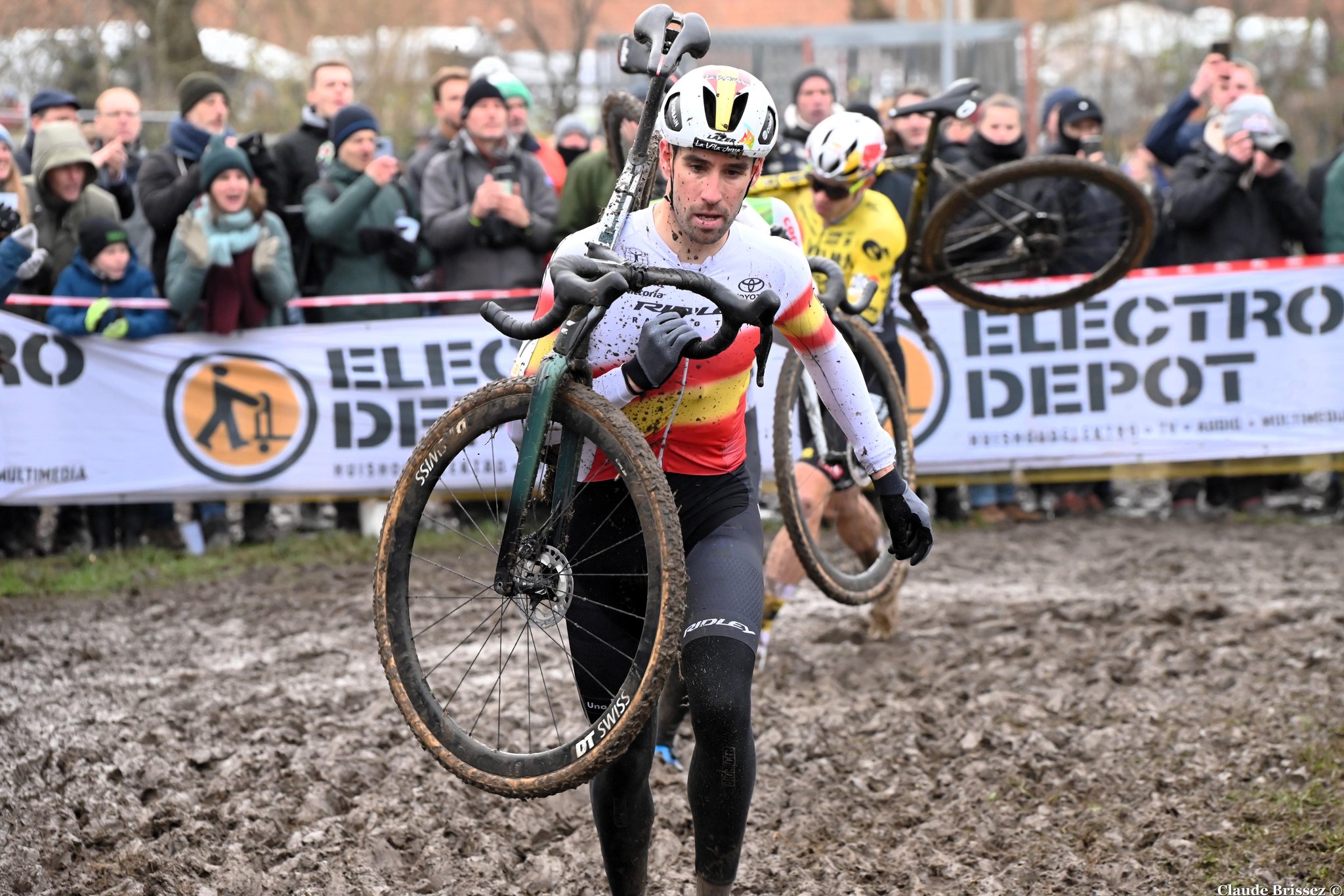 Felipe Orts en tête lors du cyclo-cross de Cocentaina 2025 en Coupe d’Espagne